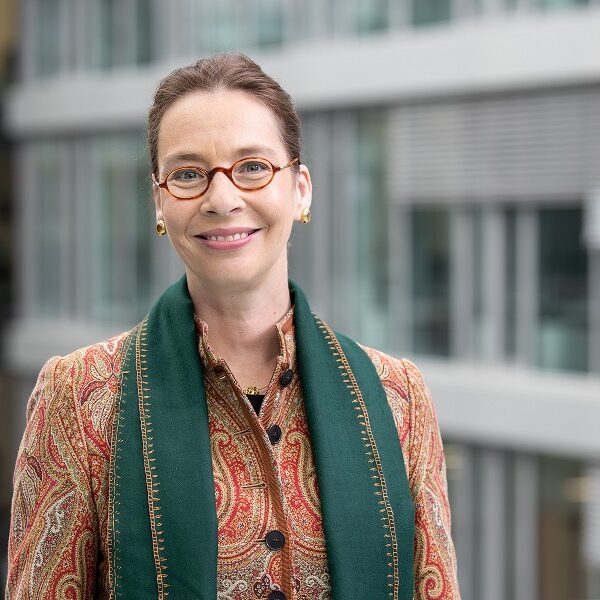 Dr. Victoria Ossadnik